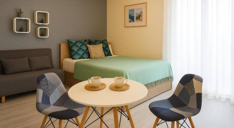 Pleasant apartment with terrace | Beach nearby | Perfect for remote work | Pet-friendly in Saint-Laurent-du-Var