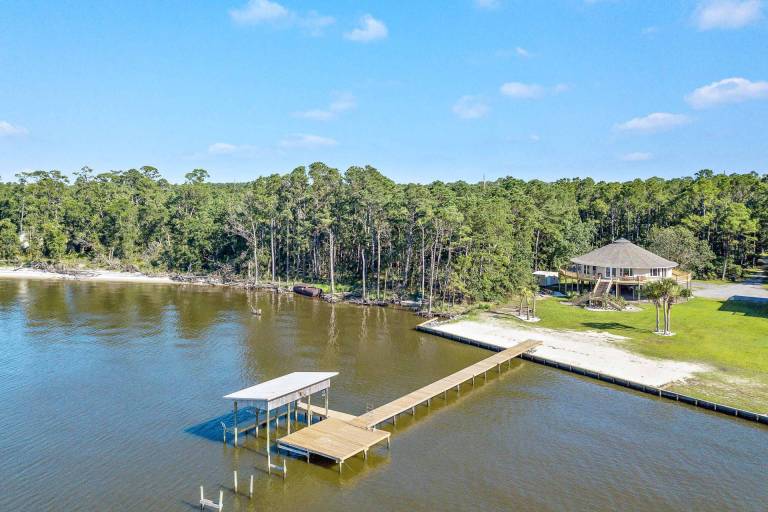 Vacation home with barbeque | Water view — photo 5