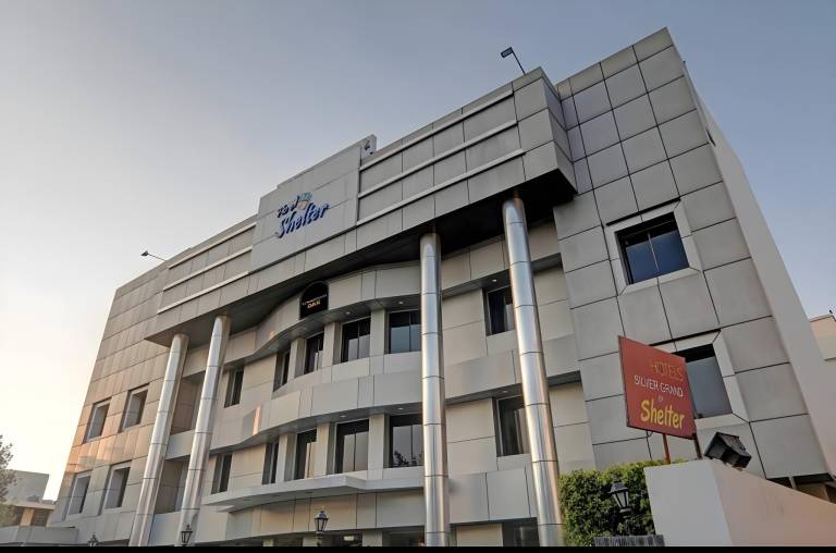 OYO Townhouse Oak Fazalganj Formerly RR Grand