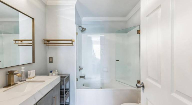 Holiday apartment with hot tub & pool | Suitable for remote work | Pet-friendly — photo 2