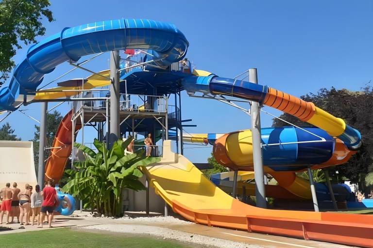 Holiday Apartmanház a belvárosra néző erkéllyel — photo 5