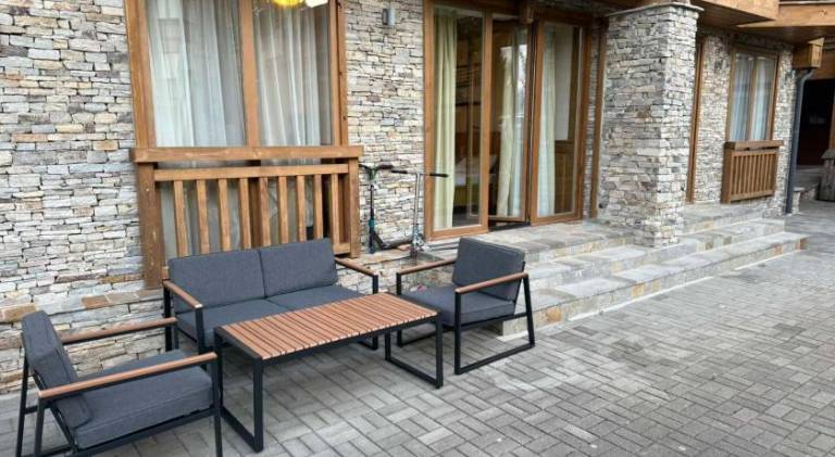Apartment with pool — photo 5