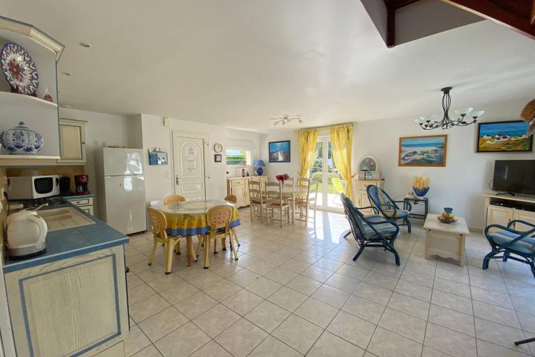 Vacation home with terrace & garden — photo 4