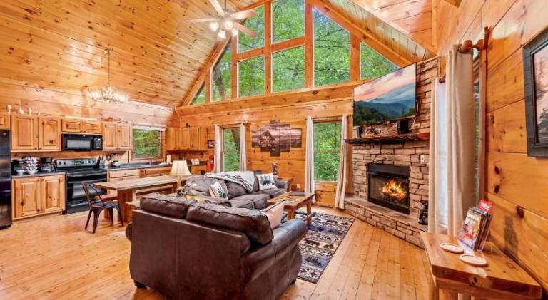 Vacation home with hot tub | Pet-friendly — photo 2
