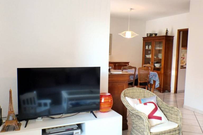 Vacation home with barbeque, garden & patio — photo 4