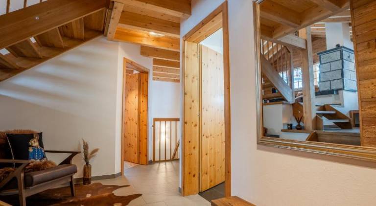 Spacious chalet with hot tub | Close to the ski | Pet-friendly — photo 3