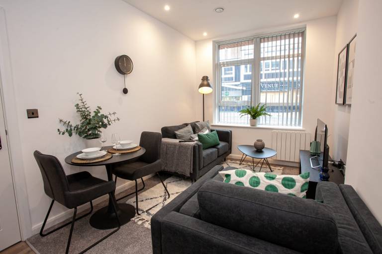 Convenient 2 Bedroom Bolton Apartment