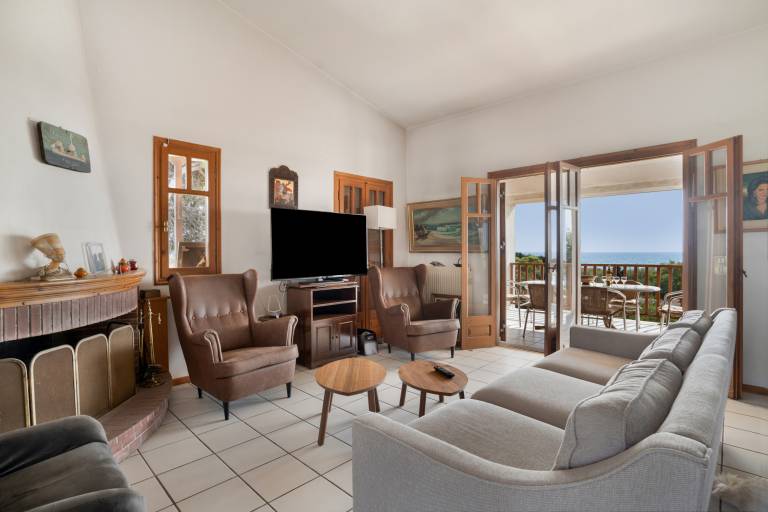 Spacious vacation home with yard & patio | Garden view | Beach nearby | Perfect for remote work | Pets are welcome — photo 2