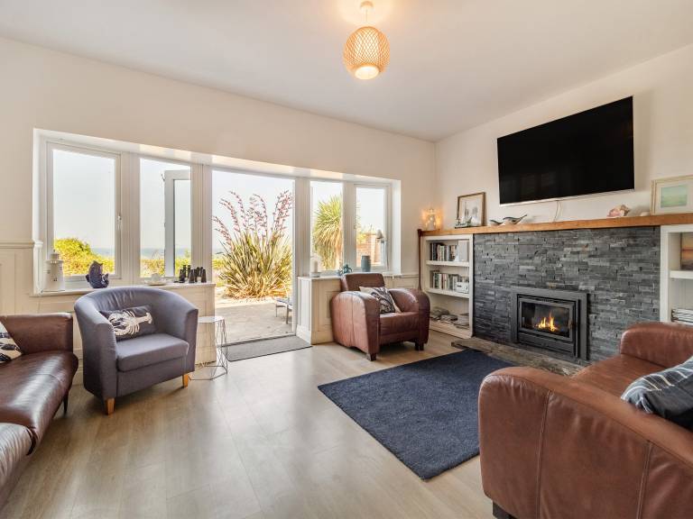Family-friendly cottage with barbeque & yard | Water view | Next to the beach | Pets are welcome — photo 2