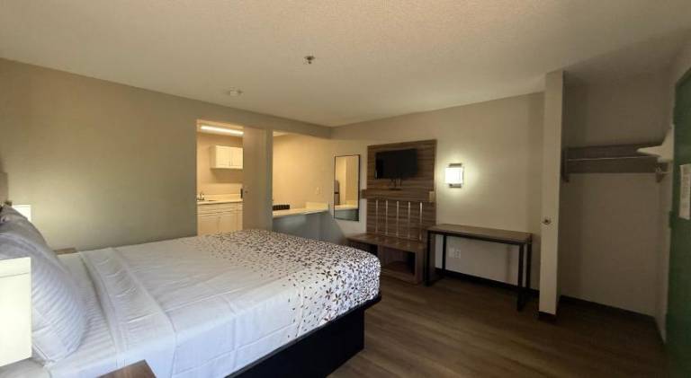 Country Hearth Inn & Suites Augusta — photo 2