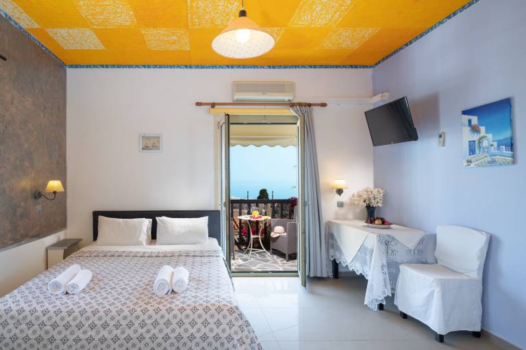 One Private Studio with stunning full sea view, shared pool and Ac in Heraklion