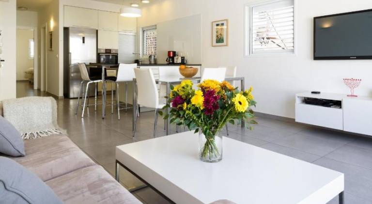 Full Comfort 1BR near Frishman Beach by FeelHome in Tel Aviv