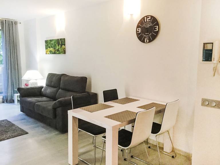 Fully equipped pleasant holiday apartment with yard, pool & patio | Next to the beach | Perfect for remote work | Pet-friendly — photo 3