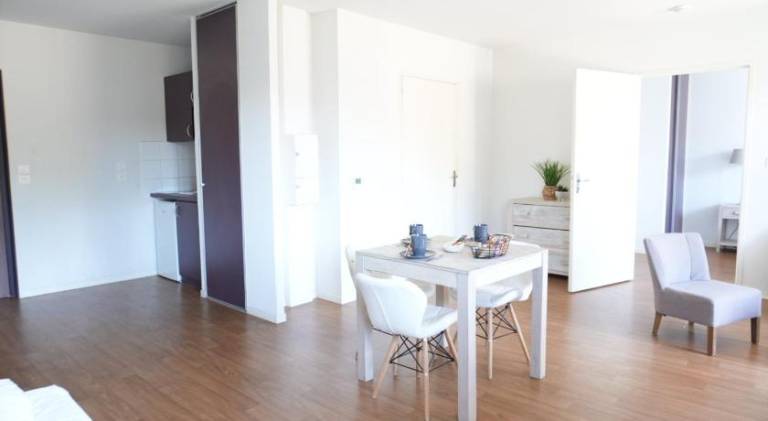 Pleasant serviced apartment with yard | Pets allowed — photo 4