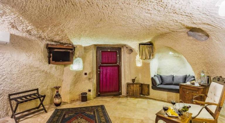Phocas Cave Suites — photo 4