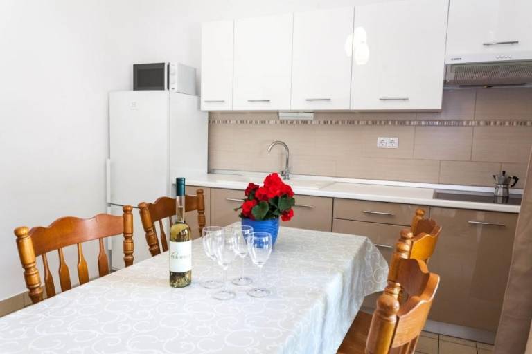 Nice rental apartment with barbecue, terrace & garden | Close to the beach | Pet-friendly — photo 4