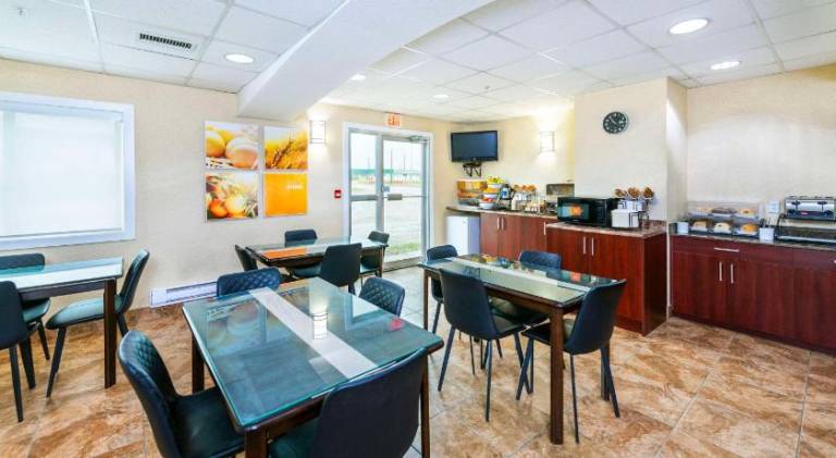 Comfort Inn & Suites — photo 4