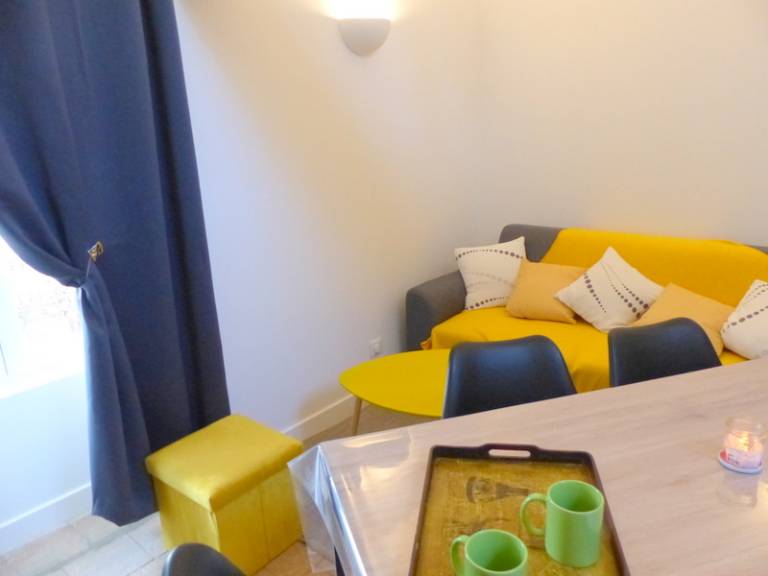 Gite with patio & yard in Moulins