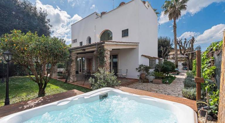 Big villa with hot tub | Pet-friendly in Fiumicino