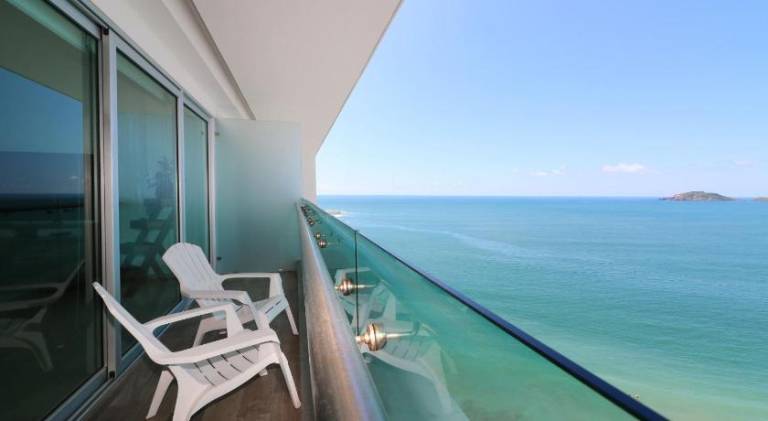 Apartment with pool — photo 3