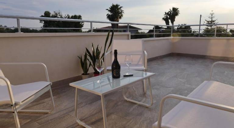 Serviced apartment with patio, pool & garden — photo 4