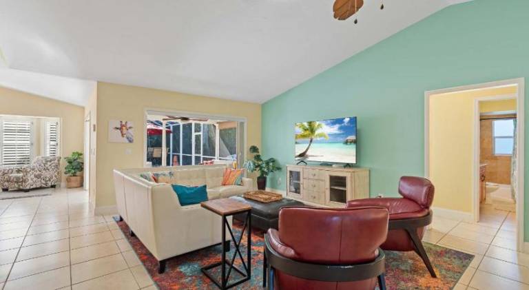 Vacation home with pool | Good for workation | Pets are welcome — photo 3