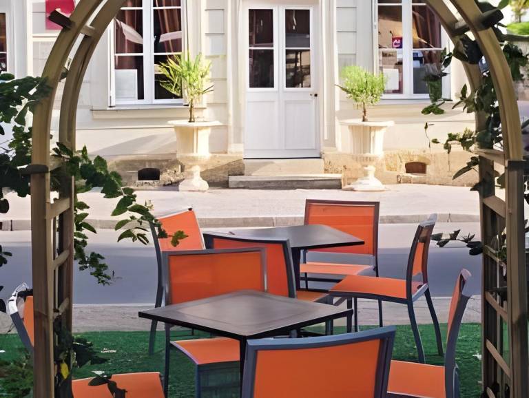 Logis Hotel Le Plantagenet — photo 3
