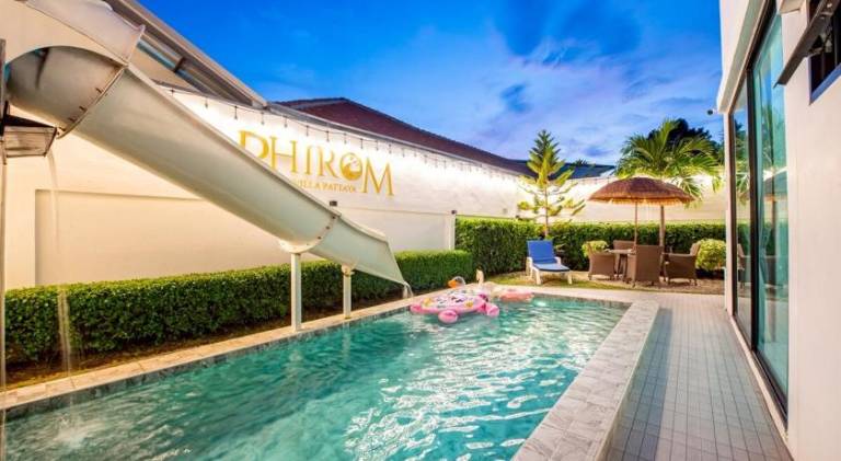 Villa with pool & hot tub in Pattaya