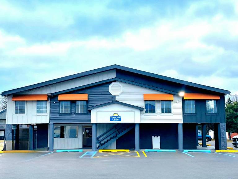 Days Inn & Suites by Wyndham Port Huron in Port Huron, MI
