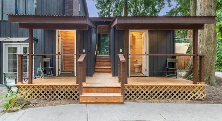 Garden Suite Two Bedroom with Hot Tub Sauna Outdoor kitchen and Game Room — photo 4