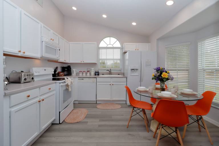 Children-friendly vacation home with private pool & grill | Suitable for remote work | Pets allowed — photo 4