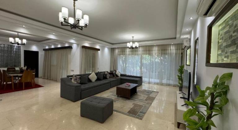 Villa with 5 rooms for 10 persons — photo 2