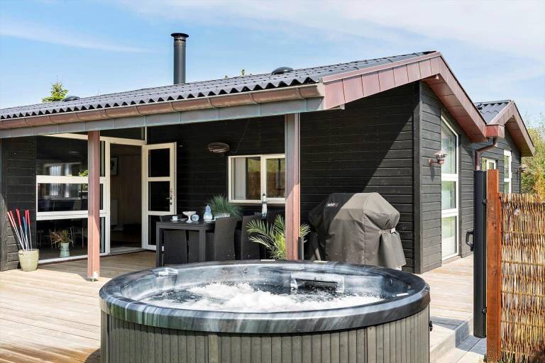 House with sauna, barbecue & hot tub — photo 2