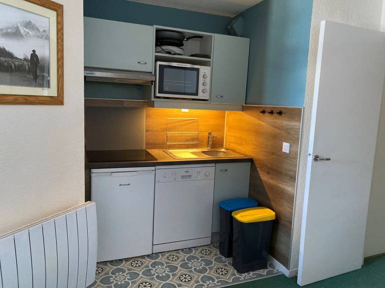 Cozy T3 for 6 people in center with ski-in/ski-out, parking — photo 4