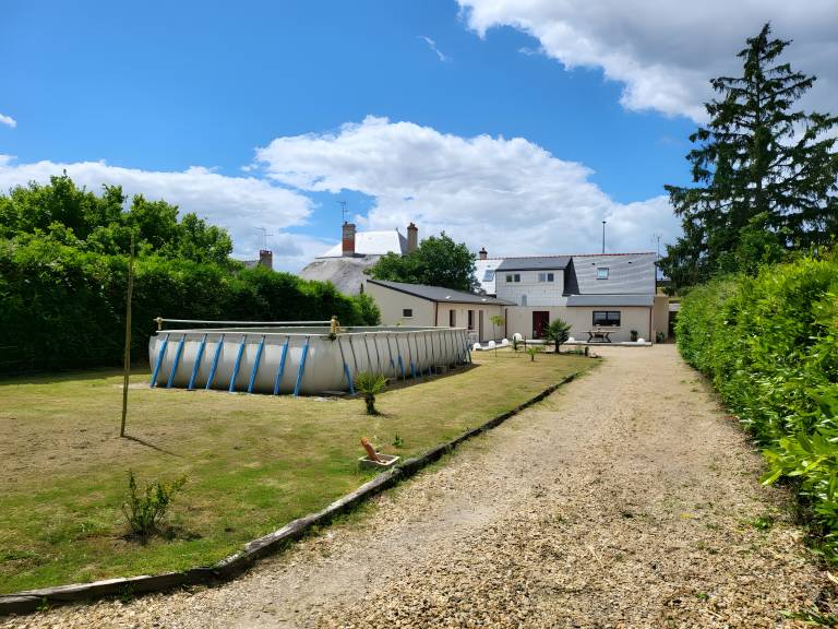 Cottage on the Loire with Spa and Pool Access in Saumur