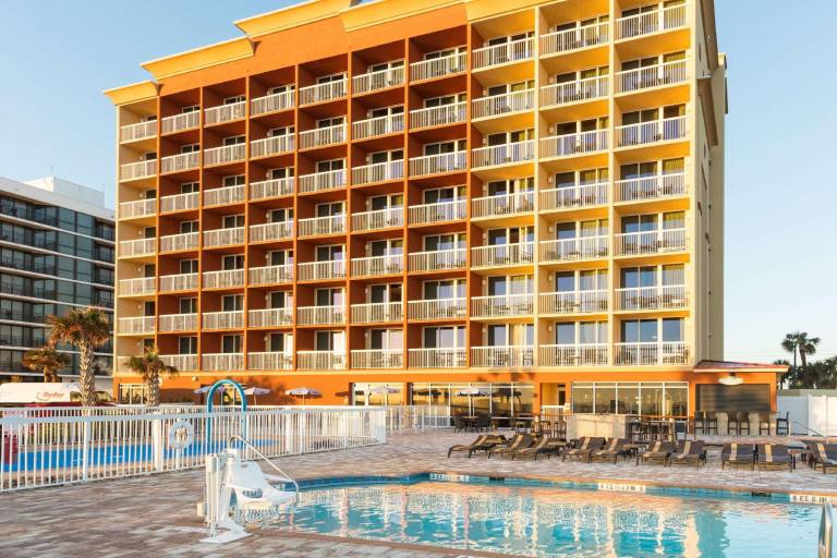 Hampton Inn Daytona Beach/Beachfront in Dayton, FL