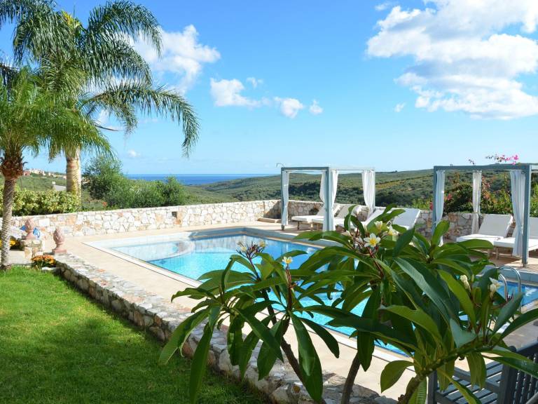 Nice vacation home with patio, private pool & yard | Dogs allowed — photo 2