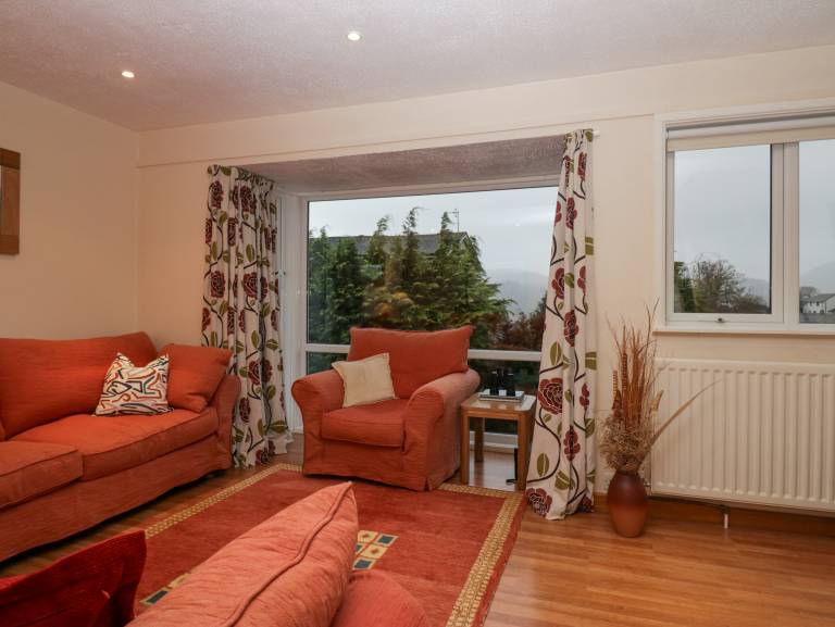 Cottage with garden — photo 2