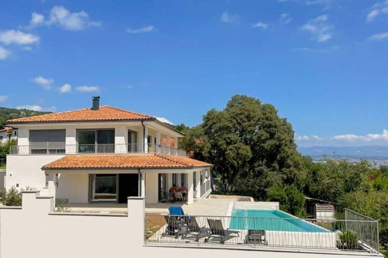 Villa with terrace — photo 2