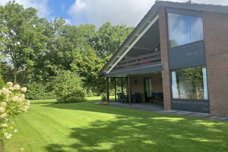 House with yard & patio — photo 4