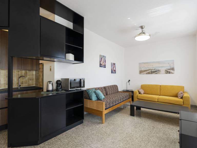 Holiday apartment with garden & patio — photo 3