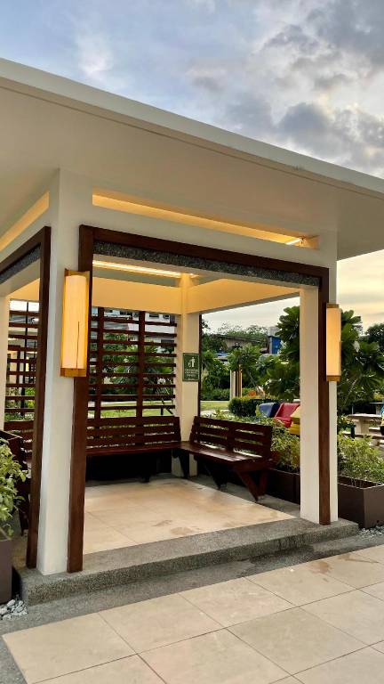 Vacation home with pool, yard & BBQ in Quezon City
