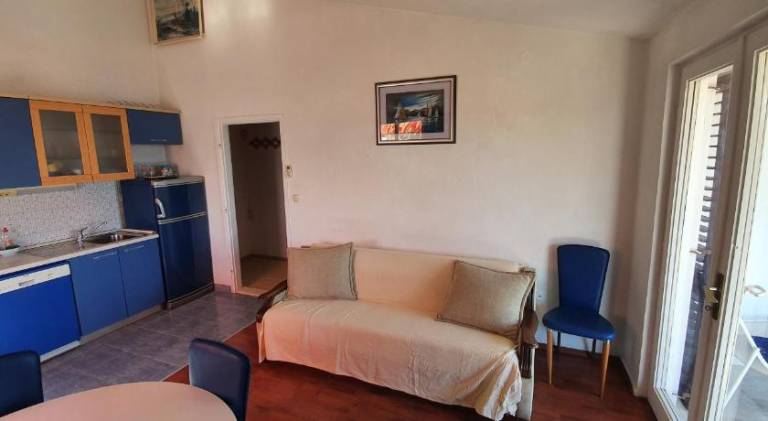 Holiday apartment with 2 rooms for 6 persons — photo 3