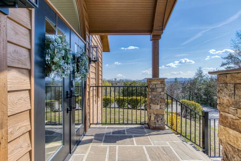 Child-friendly cabin with patio & private pool | Pets allowed — photo 4
