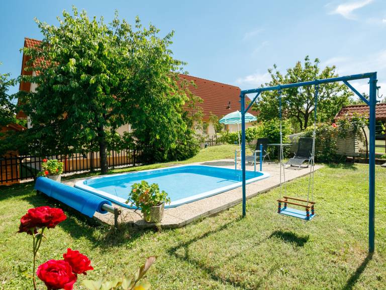 Fully equipped wonderful vacation home with terrace, barbeque & private pool | Lake view | Pet-friendly — photo 2