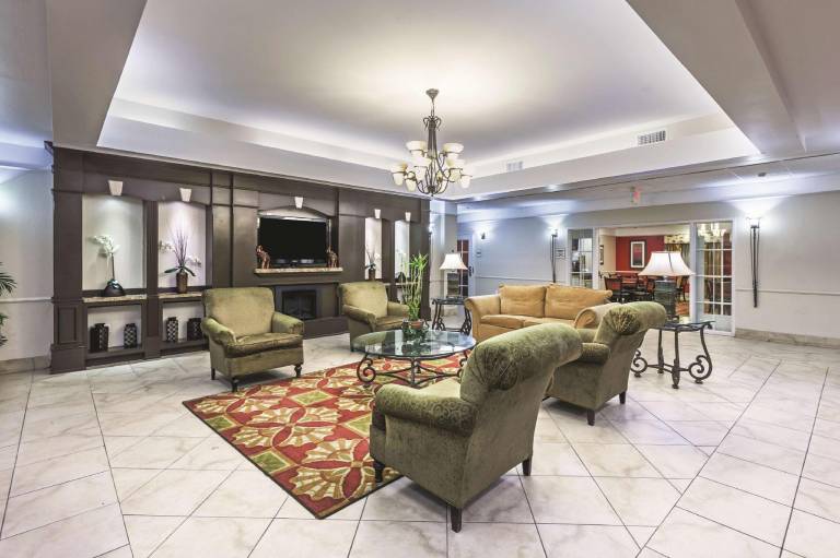 La Quinta Inn & Suites by Wyndham Winnie — photo 4