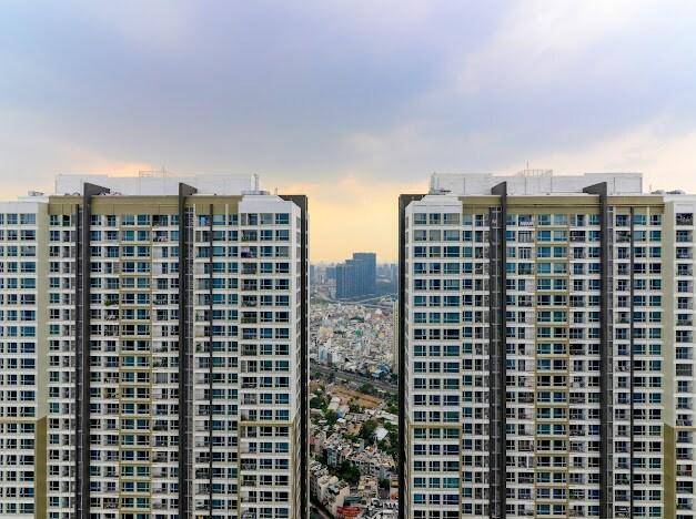 Apartment with yard & pool | Water view — photo 5
