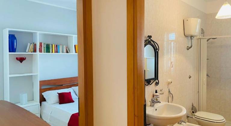 Beautiful serviced apartment with patio | Close to the beach | Pets are welcome — photo 2