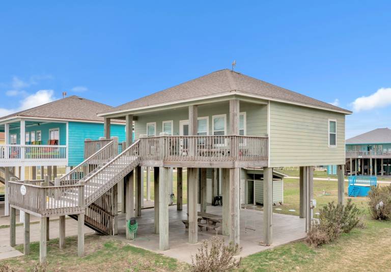 House with grill | Beach view in Bolivar, TX