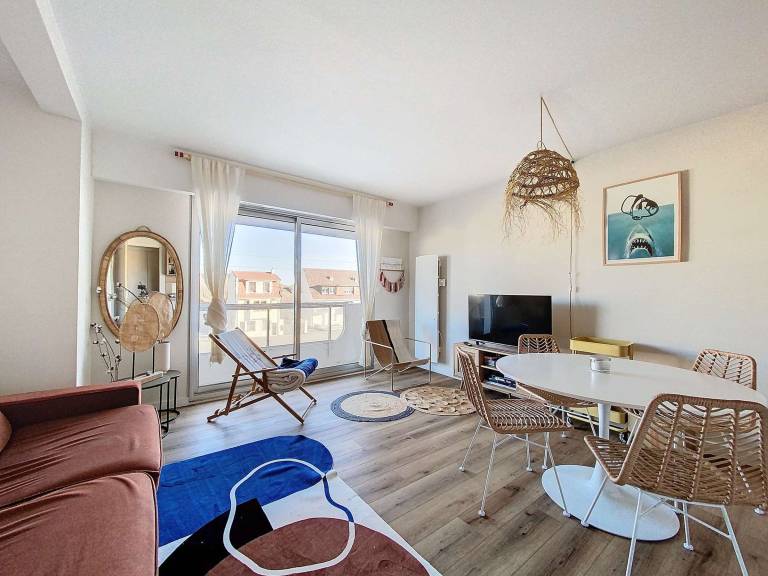 Ideal Beach T2 Cabin with Parking, Pets Allowed — photo 2